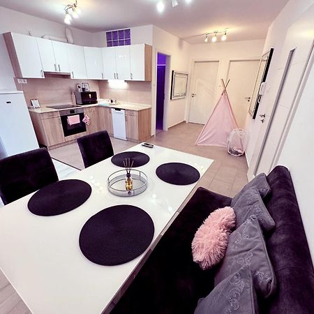 شقة Exclusive Family Apartman بيتْش المظهر الخارجي الصورة